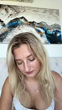 Snapshot of MileySummer chatting on 09/28/25, 09:16 MileySummer online show from 09/28/25, 09:16