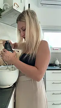 Snapshot of MileySummer chatting on 10/07/25, 09:54 MileySummer online show from 10/07/25, 09:54