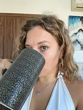 Snapshot of MileySummer chatting on 10/27/25, 09:32 MileySummer online show from 10/27/25, 09:32