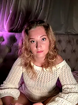 Snapshot of MileySummer chatting on 12/05/25, 03:10 MileySummer online show from 12/05/25, 03:10