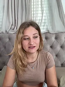 Snapshot of MileySummer chatting on 12/18/25, 09:58 MileySummer online show from 12/18/25, 09:58