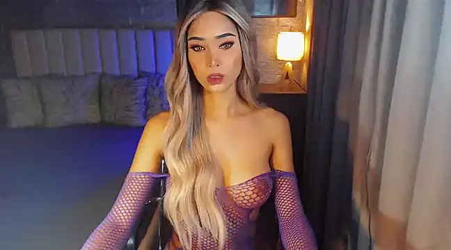 Snapshot of Miss_Amandaversace chatting on 02/18/25, 05:31 Miss Amandaversace online show from 02/18/25, 05:31