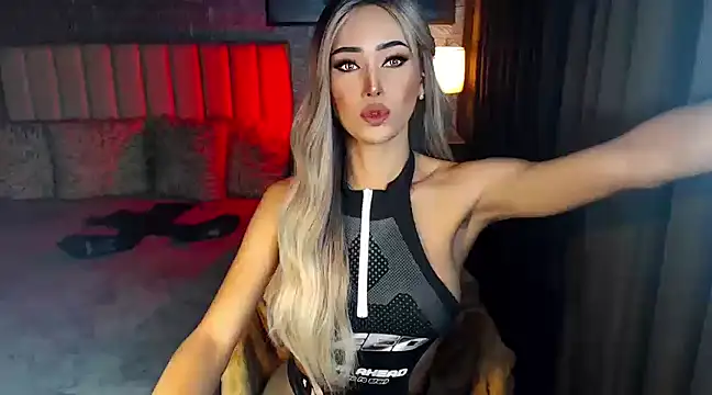 Snapshot of Miss_Amandaversace chatting on 03/21/25, 10:28 Miss Amandaversace online show from 03/21/25, 10:28