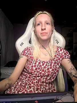 bunnydark00 online show from 11/11/25, 10:58