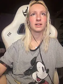 bunnydark00 online show from 11/19/25, 10:21