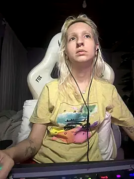 bunnydark00 online show from 11/18/25, 02:05