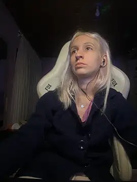 bunnydark00 online show from 10/21/25, 01:05