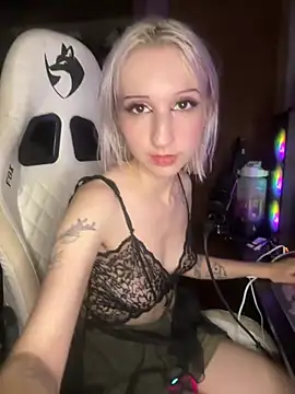 bunnydark00 online show from 04/13/26, 04:49