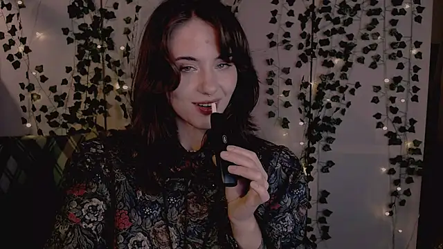 Snapshot of risha_laas chatting on 11/12/25, 07:51 risha laas online show from 11/12/25, 07:51