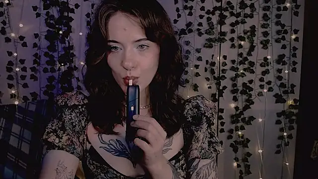 Snapshot of risha_laas chatting on 11/07/25, 08:24 risha laas online show from 11/07/25, 08:24