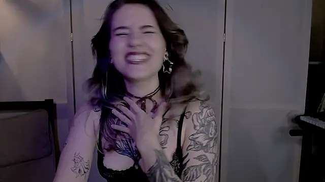 Snapshot of risha_laas chatting on 12/22/24, 07:10 risha laas online show from 12/22/24, 07:10