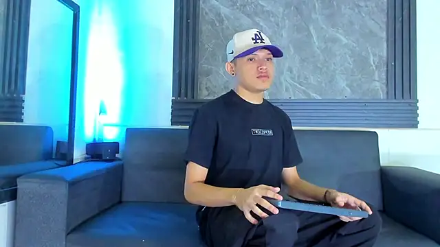 robertsmith 1 online show from 12/05/25, 04:33