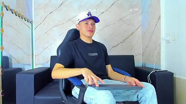 robertsmith 1 online show from 11/16/25, 05:01