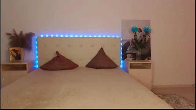 RoxannePure online show from 10/21/25, 04:12