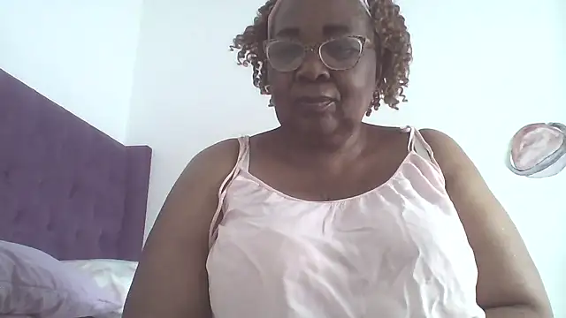 Snapshot of KinkyRicoSaisyours chatting on 10/05/25, 12:40 KinkyRicoSaisyours online show from 10/05/25, 12:40
