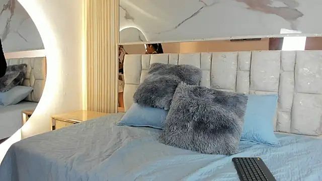 Naughty  Mom online show from 04/07/26, 06:10