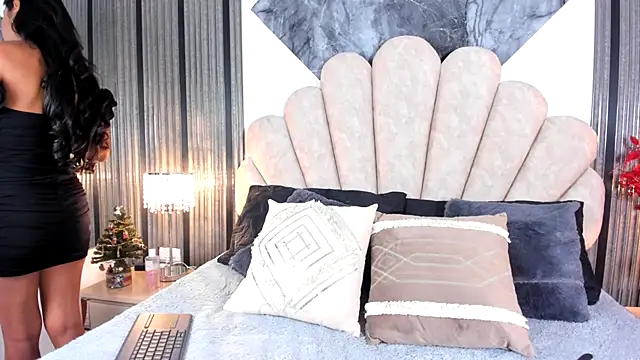 Naughty  Mom online show from 12/16/25, 12:09