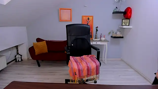 LollaGirl online show from 03/05/26, 04:20