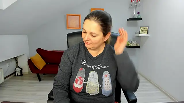 LollaGirl online show from 01/19/26, 04:27