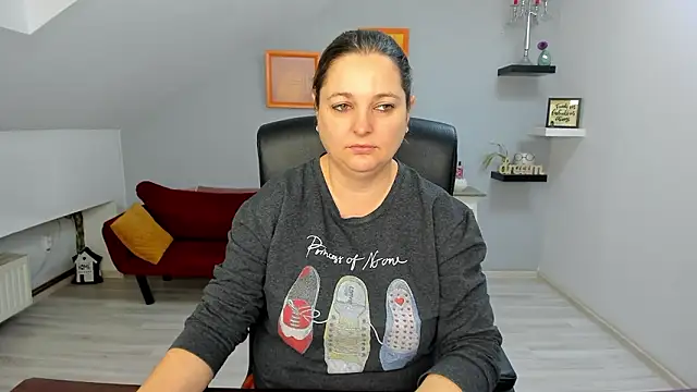 LollaGirl online show from 02/03/26, 04:10