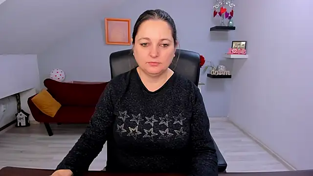 LollaGirl online show from 02/12/26, 04:23