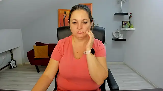 LollaGirl online show from 10/14/25, 03:18