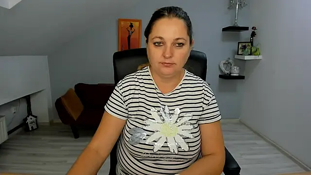 LollaGirl online show from 09/26/25, 03:24