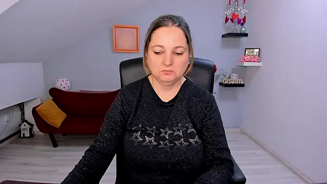 LollaGirl online show from 02/13/26, 04:23