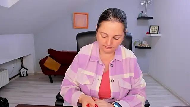 LollaGirl online show from 04/08/26, 03:08