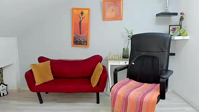 LollaGirl online show from 10/07/25, 03:29