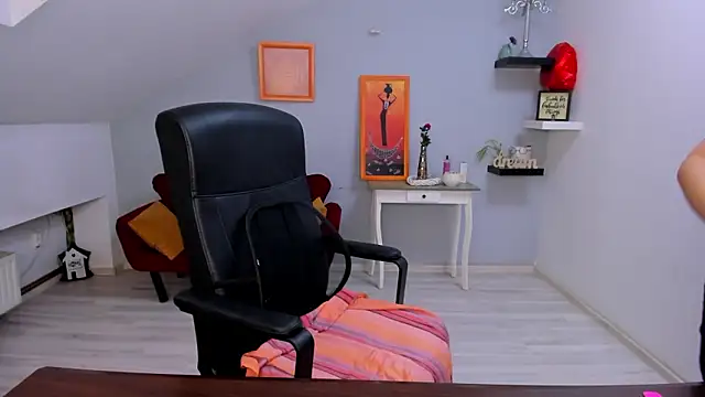 LollaGirl online show from 03/10/26, 04:05