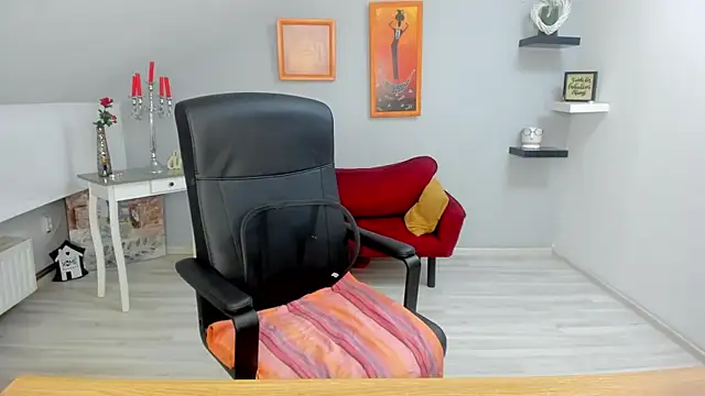 LollaGirl online show from 03/19/25, 04:25