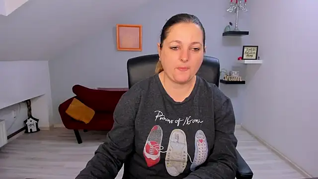 LollaGirl online show from 04/03/26, 03:24