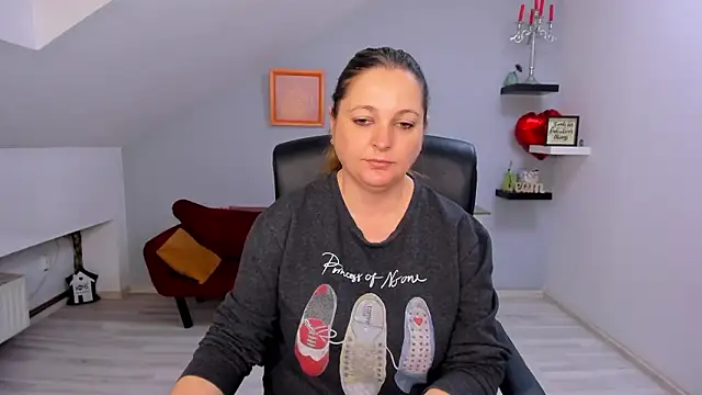 LollaGirl online show from 03/20/26, 04:13