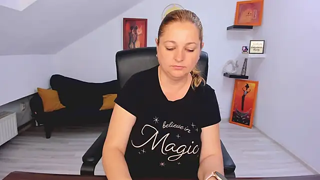 LollaGirl online show from 05/22/26, 02:53