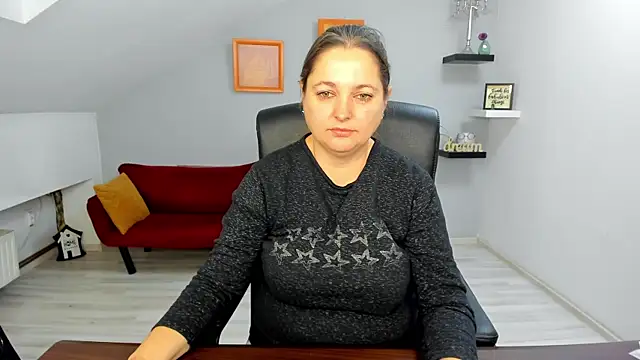 LollaGirl online show from 12/15/25, 04:29