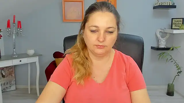 LollaGirl online show from 03/21/25, 04:17