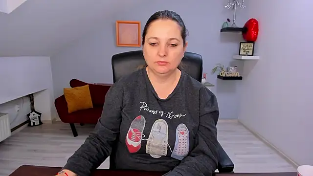 LollaGirl online show from 03/04/26, 04:09