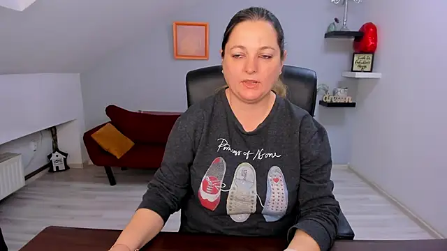 LollaGirl online show from 03/16/26, 04:09