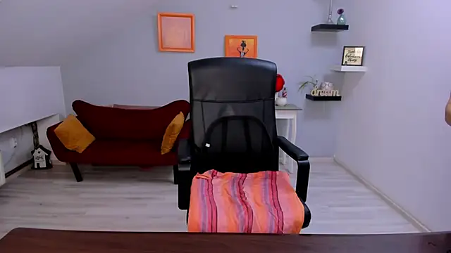 LollaGirl online show from 02/18/26, 04:21