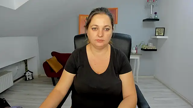 LollaGirl online show from 10/23/25, 03:16