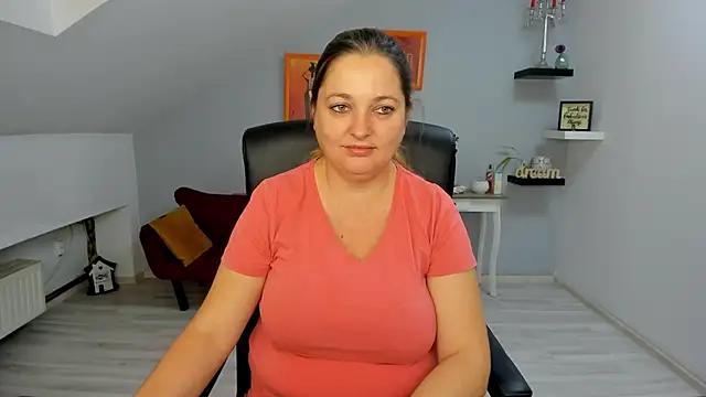 LollaGirl online show from 11/03/25, 04:17