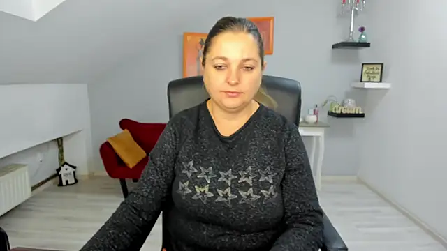 LollaGirl online show from 10/22/25, 03:17