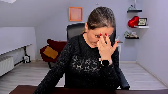 LollaGirl online show from 03/30/26, 03:19