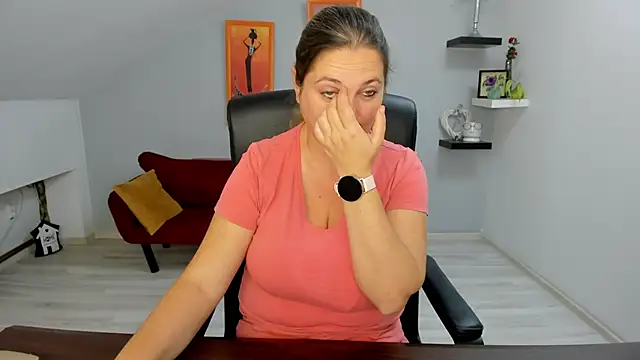 LollaGirl online show from 10/06/25, 03:19