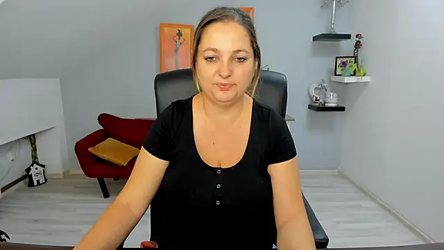 LollaGirl online show from 10/17/25, 03:21