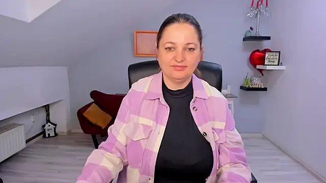 LollaGirl online show from 03/23/26, 04:12