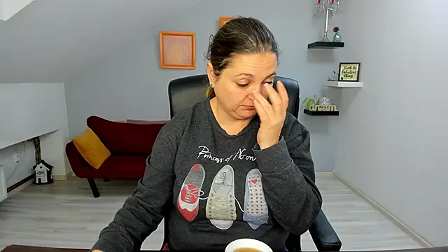 LollaGirl online show from 01/14/26, 04:16