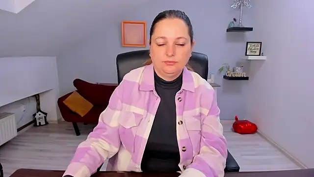 LollaGirl online show from 03/18/26, 04:15