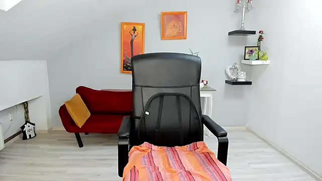 LollaGirl online show from 09/27/25, 01:12